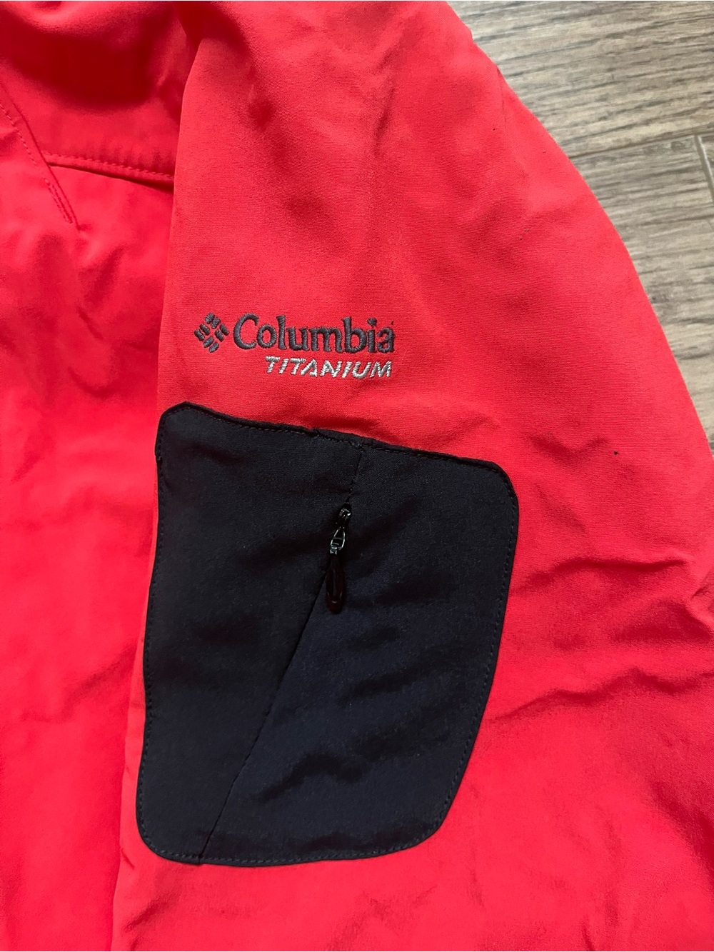 Columbia Women's Bright Red Full-Zip Softshell Jacket Titanium Omnishell - Picture 2 of 6